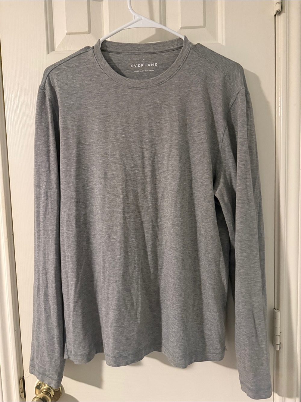 Everlane Men’s Heather Grey Long-Sleeve Crew